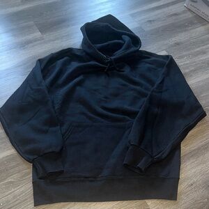 Black basic hoodie